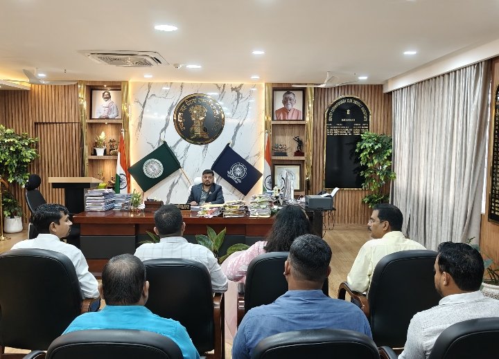 श्रम, नियोजन एवं कौशल विकास विभाग के कार्यों की उपायुक्त ने की समीक्षा..