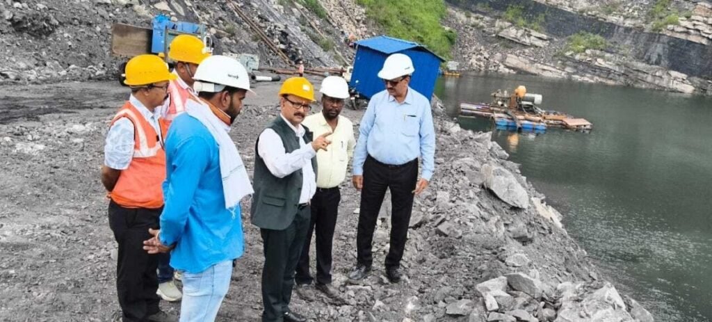 Dhanbad News: डीटी ने किया कतरास क्षेत्र की खदानों का निरीक्षण…
