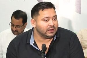 वोटर लिस्ट से नाम गायब होने का तेजस्वी ने किया दावा, DM ने कहा- लिस्ट में 416 नंबर पर है नाम और फोटो…