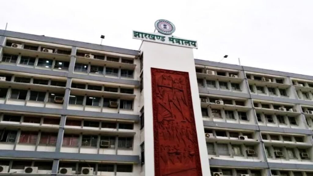 सहायक पुलिस कर्मियों के लिए खुशखबरी, 1 वर्ष के लिए मिला सेवा विस्तार!…