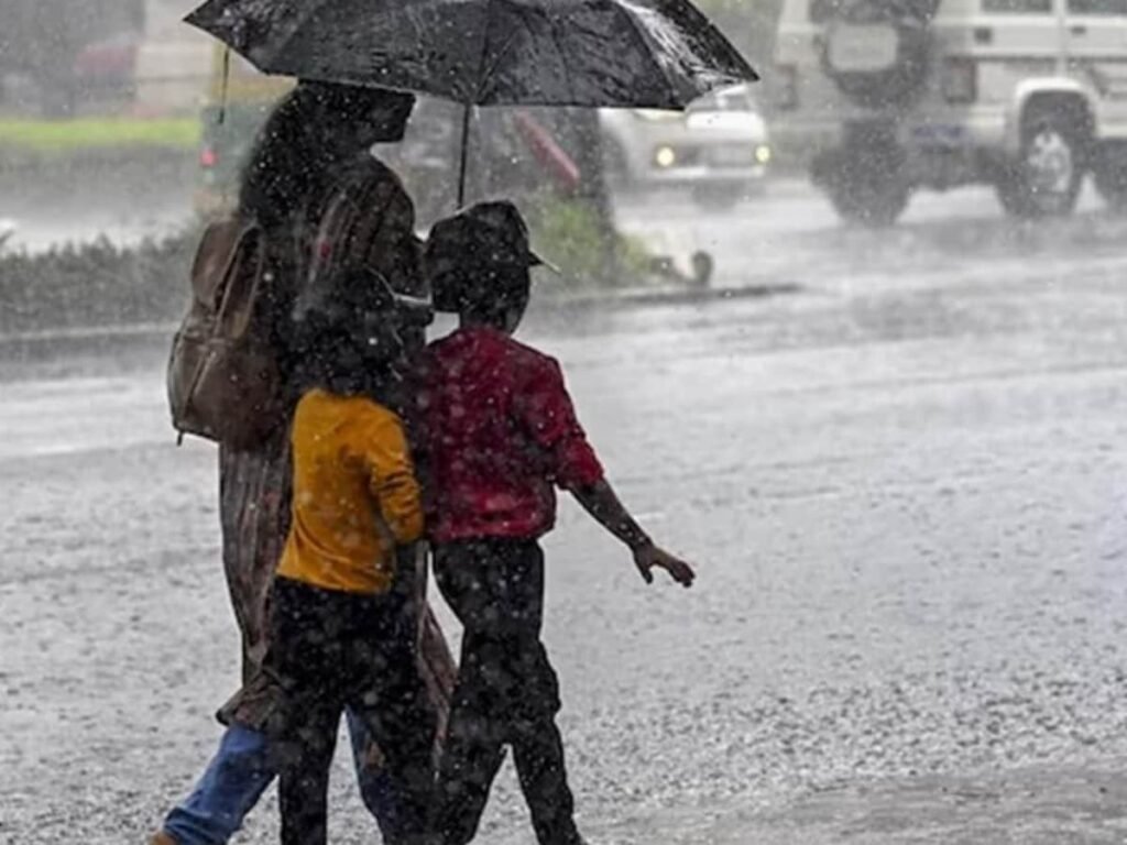झमाझम के बाद 3 डिग्री गिरा पारा, 17 तक हर दिन बारिश के हैं आसार…