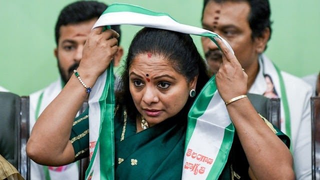 तेलंगाना में बिहार जैसा ऐक्शन, KCR ने अपनी बेटी को ही पार्टी से निकाल दिया…
