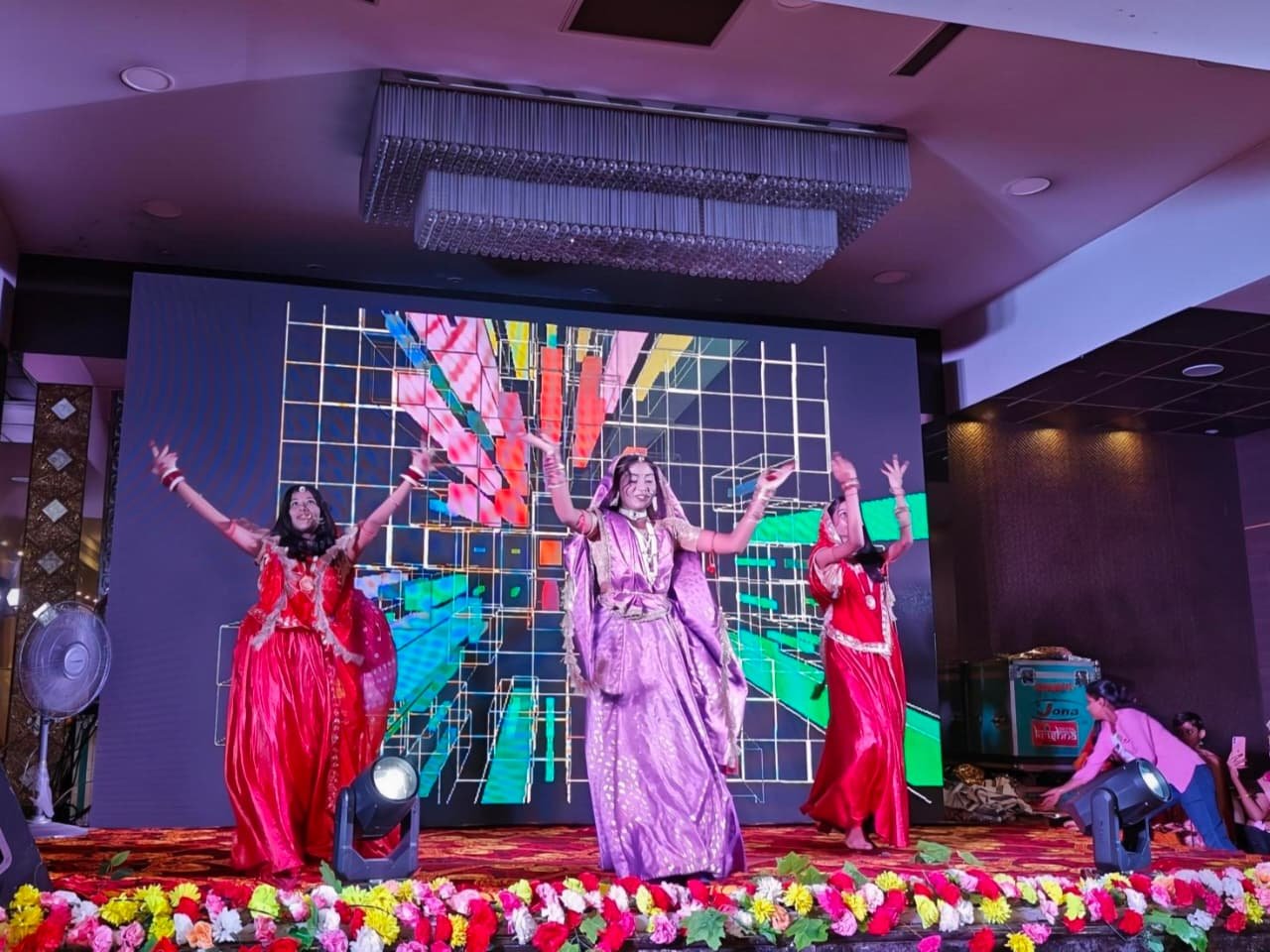 महिला इंटर महाविद्यालय की स्वर्ण जयंती समारोह का दूसरा दिवस सांस्कृतिक रंगों में सराबोर…