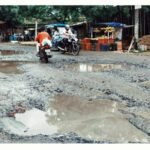 फुसरो -जैनामोड़ की सड़क पर रोज होती है जिंदगी और मौत की जंग, बड़ा सवाल कब होगा रोड का चौड़ीकरण ?