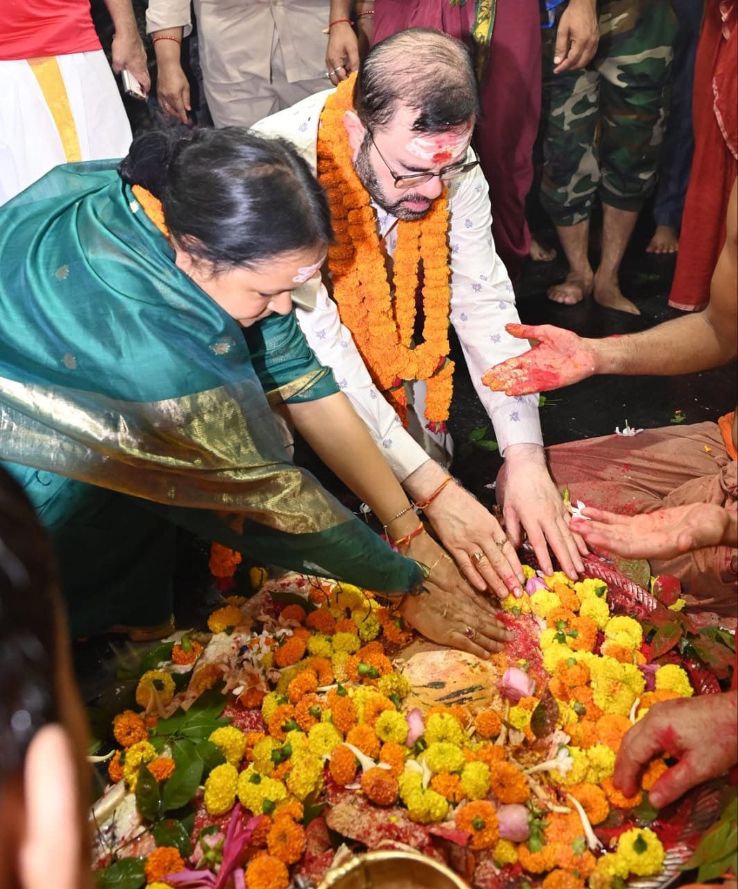 मुख्य सचिव अलका तिवारी ने बाबा बैद्यनाथ मंदिर में की पूजा अर्चना…