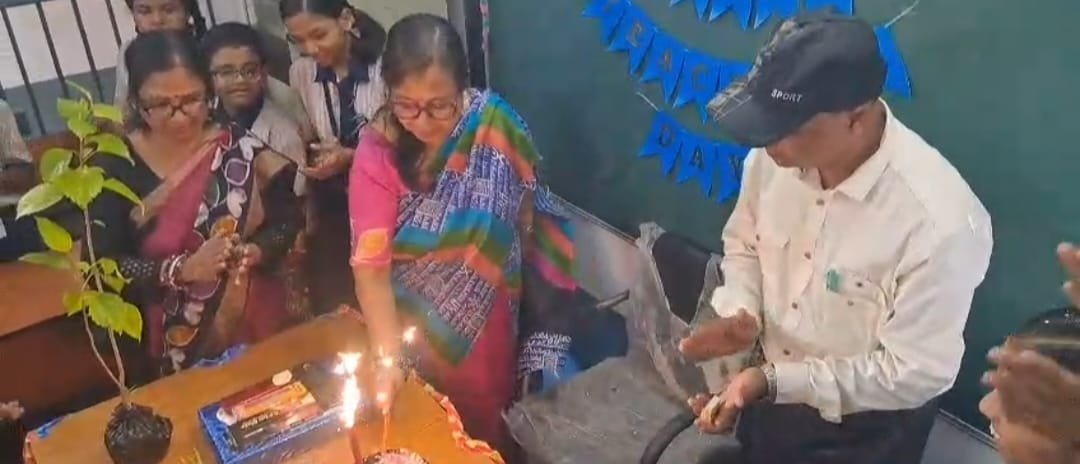 ईस्टर्न रेलवे हाई स्कुल मे रंगारंग कार्यक्रम और केंक काटकर धूम -धाम से मनाया गया शिक्षक दिवस…