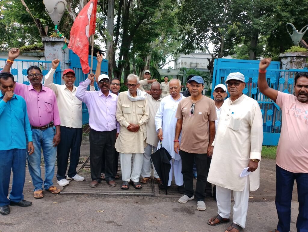 जलावन कोयला आपूर्ति करने की मांग पर भाकपा के बैनर तले किया विरोध प्रदर्शन…