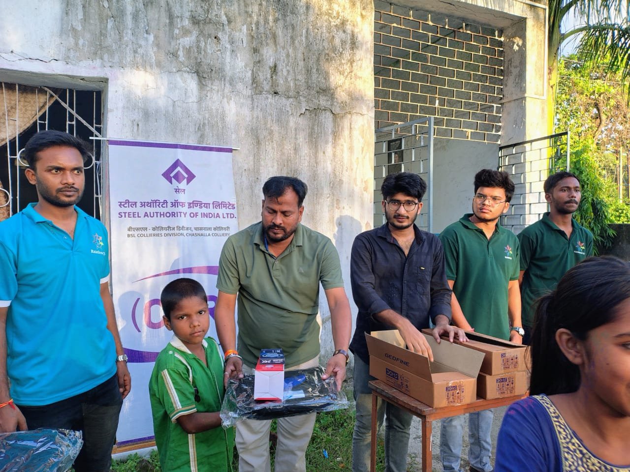 प्रयास इंडिया ने डोमगढ़ सेंटर में वितरित की शैक्षिक सामग्री, बच्चों के चेहरों पर खिला उत्साह…