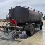 निर्माणाधीन सड़क पर किया जल छिड़काव…