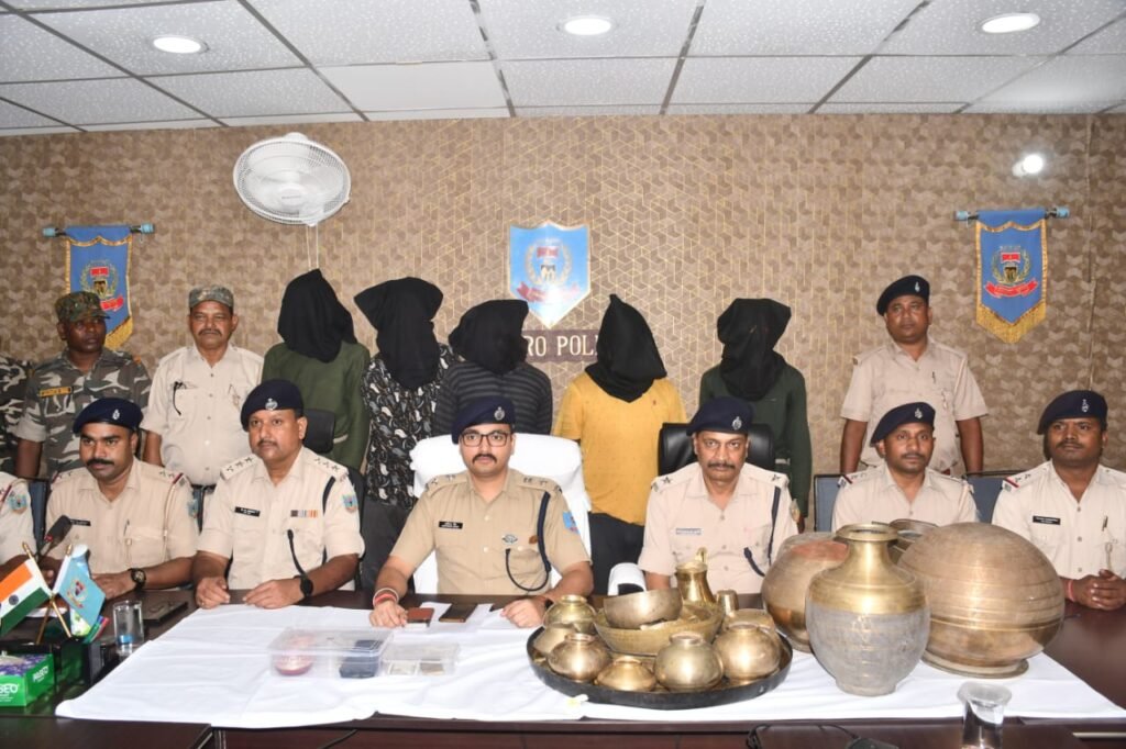 गहने और बर्तन चुराने वाला गिरोह पकड़ा गया, 5 लोग गिरफ्तार…