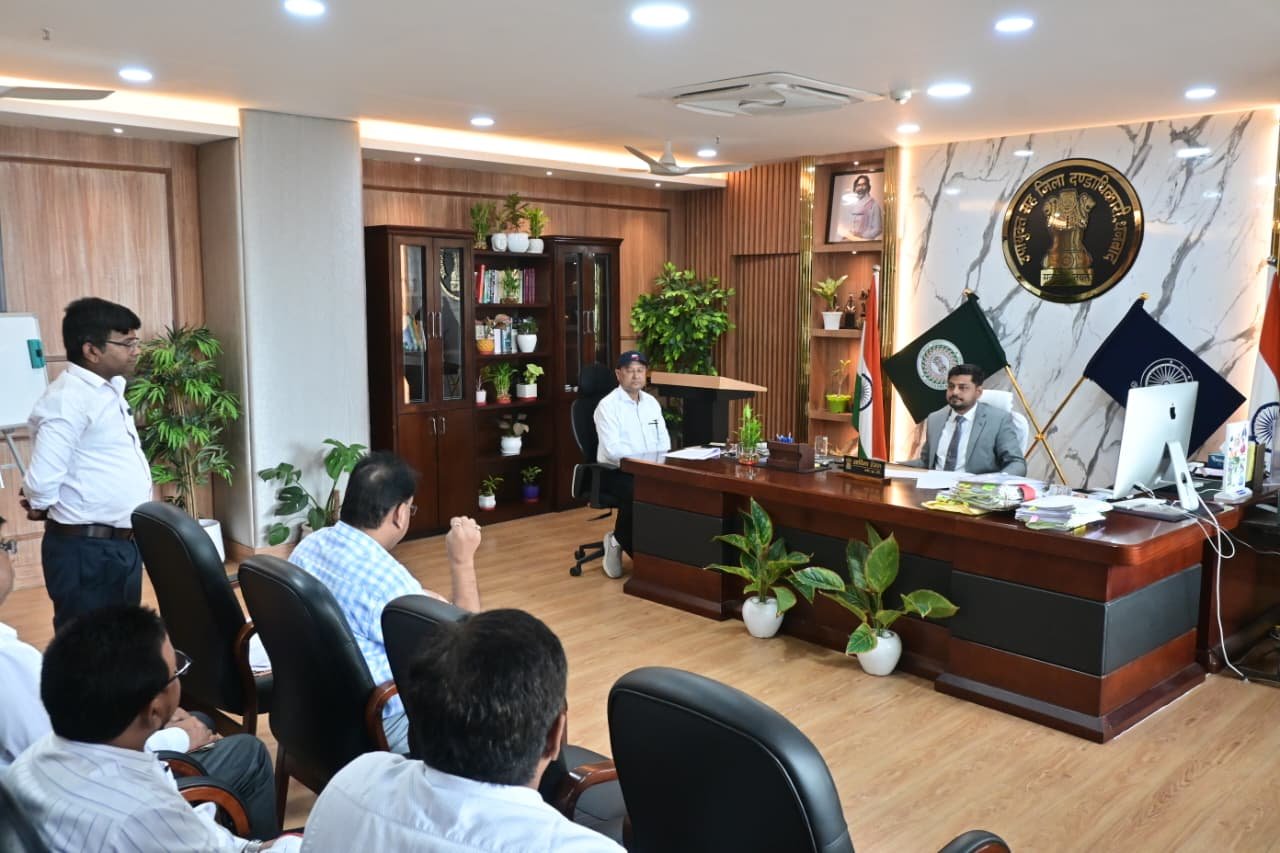 उपायुक्त ने की रूर्बन की विभिन्न योजनाओं की समीक्षा…