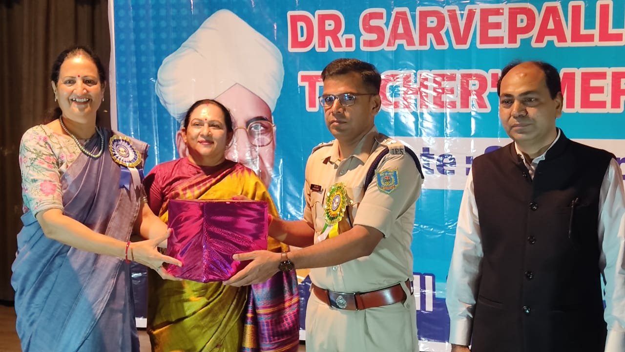 टीचर मेरिट अवार्ड में शिक्षकों का सम्मान, एसएसपी ने समाज के प्रति उनकी भूमिका को सराहा…