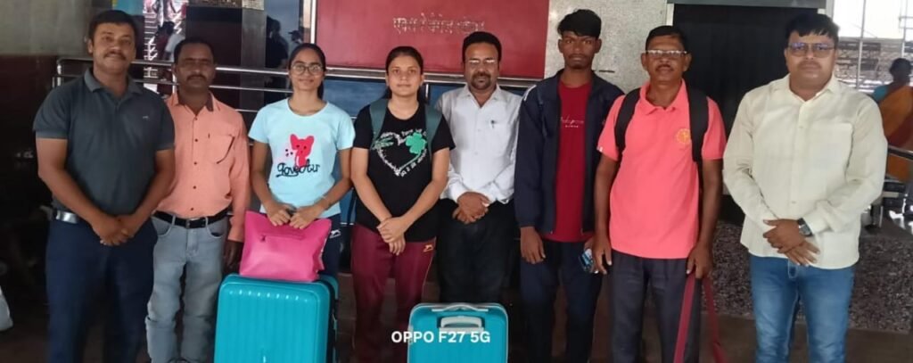 राष्ट्रीय योगासन प्रतियोगिता में भाग लेने धनबाद के 4 खिलाड़ी रवाना…