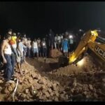 तेज बारिश से लोदना आठ नंबर स्थित खिलान धौड़ा में एक घर हुआ जमीदोज, दीवार गिरने से 07 बच्चे मलबे मे दबे…लोगो ने 04 को सुरक्षित बाहर निकाला..