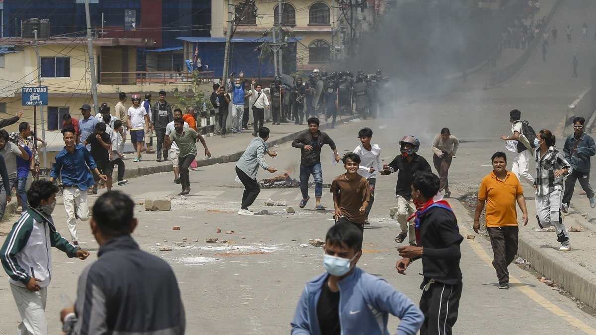 नेपाल में 18 जेल ब्रेक, 6 हजार कैदी हुए फरार; सीमा पर हाई अलर्ट…