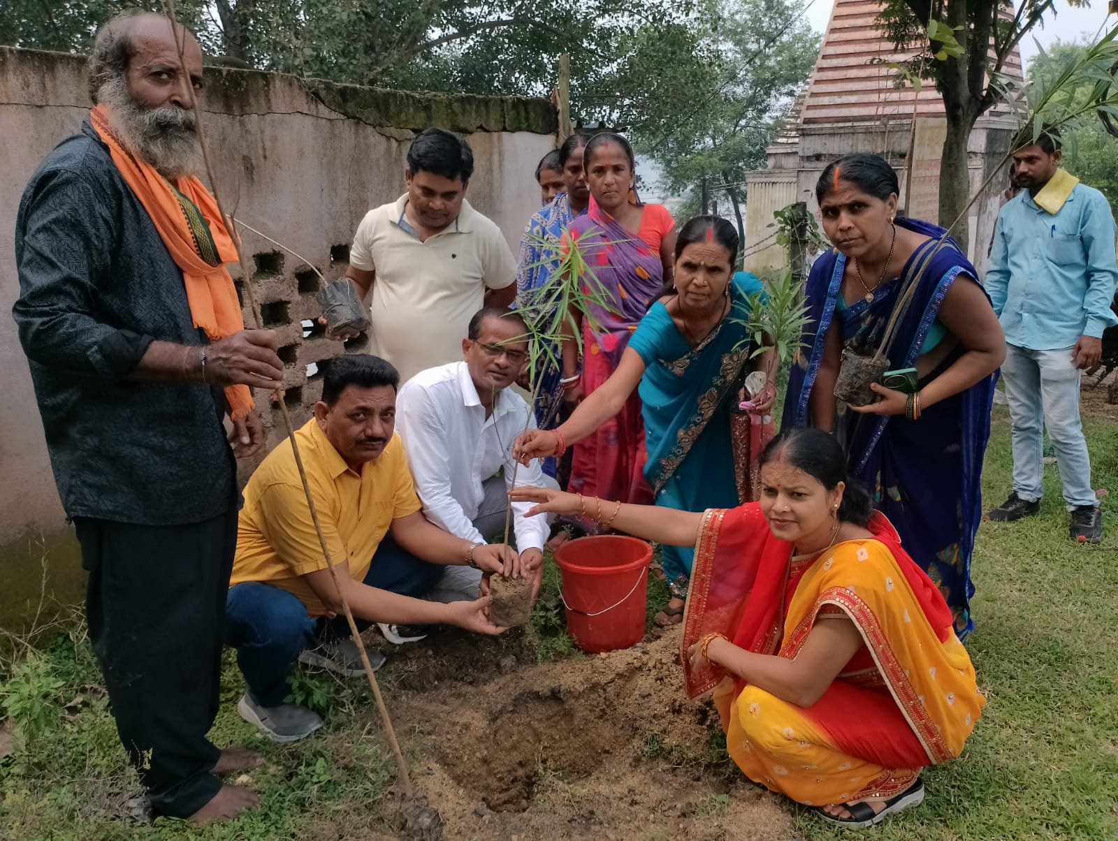 श्री श्री सूर्य मंदिर प्रांगण में पौधारोपण कार्यक्रम का आयोजन…