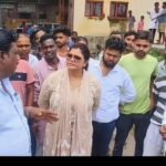 मनाईटांड़ में सांसद मद से बनी सड़क की गुणवत्ता पर सवाल, JMM की नीलम मिश्रा ने की जांच…