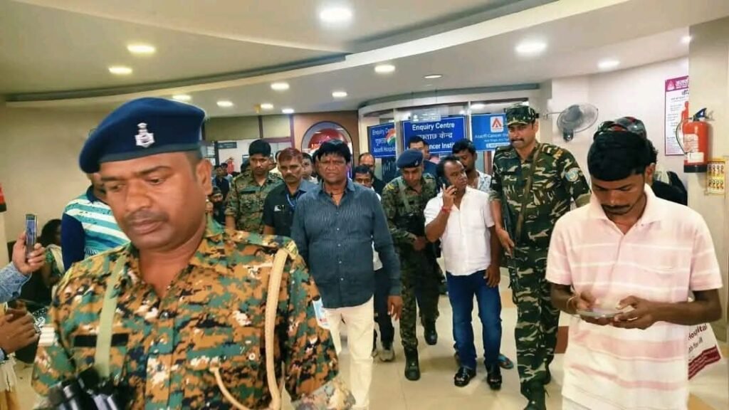 धनबाद : सांसद ढुलू महतो ने असर्फी हॉस्पिटल में डुमरी विधायक जयराम महतो का जाना हालचाल…