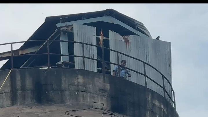 मधुबन कोल वॉशरी में मौत बनकर टूटी लापरवाही..शेलो और कन्वेयर बेल्ट भरभरा कर गिरे, मजदूर मलबे में दबा – विधायक ने फटकारा प्रबंधन को…