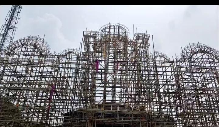 सरायढेला में लक्ष्मी पैलेस बड़ोदरा थीम पर बन रहा इको-फ्रेंडली दुर्गा पूजा पंडाल…