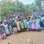 60 जरूरतमंद बच्चों के बीच में नए कपड़ों और पढ़ने का सामग्री वितरण…