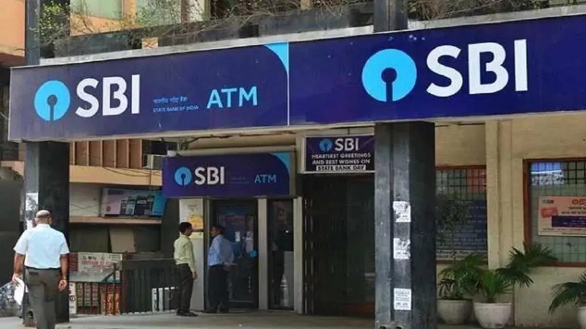 SBI में दिनदहाड़े हो गई 20 किलो सोने और करोड़ों की कैश की लूट, पैदल ही फरार हो गए बदमाश…
