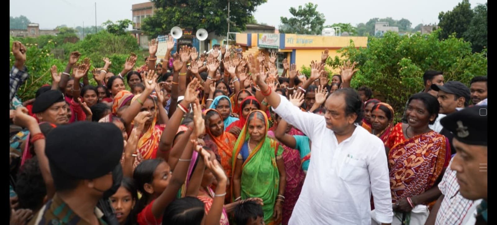 नारायणपुर के कुरता मोड़ से चैनपुर हाई स्कूल तक बनेगा सड़क..मंत्री इरफान अंसारी ने किया शिलान्यास, भाजपा पर किया शब्द वाणों की बौछार…