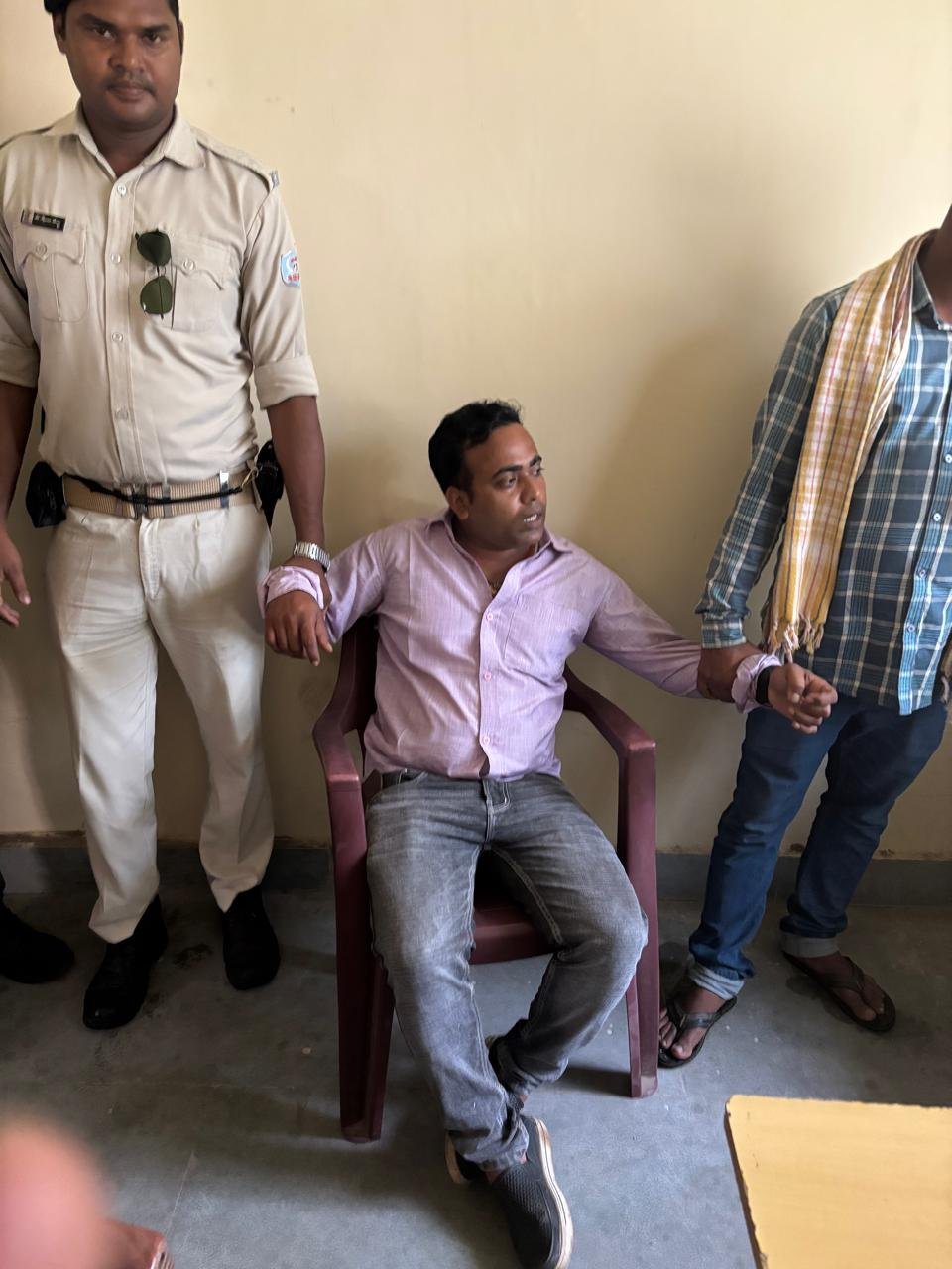 बोकारो:कसमार ब्लॉक में ACB ने मनरेगा के जेई राजीव रंजन और आशीष कुमार को 5000 हज़ार रिश्वत लेते रंगे हाथ पकड़ा…