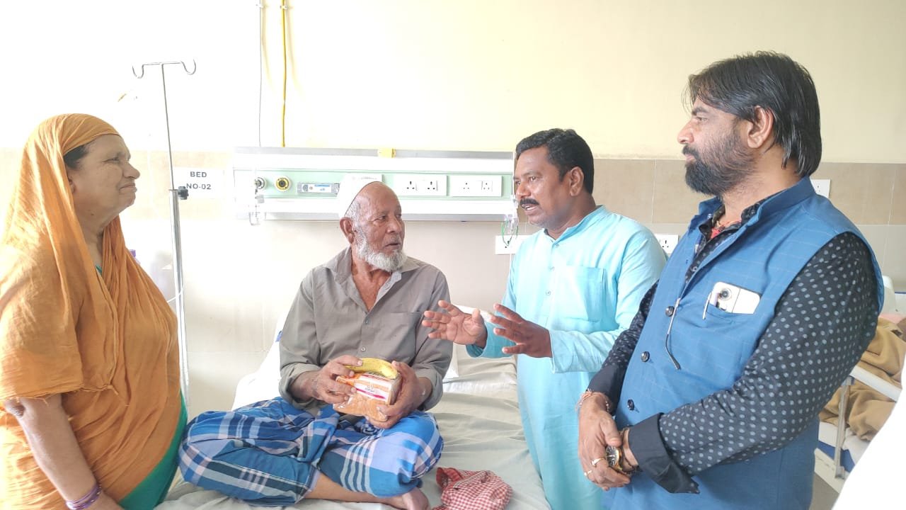 प्रधानमंत्री नरेन्द्र मोदी के जन्मदिन पर मरीजों के बीच बांटा गया फल…