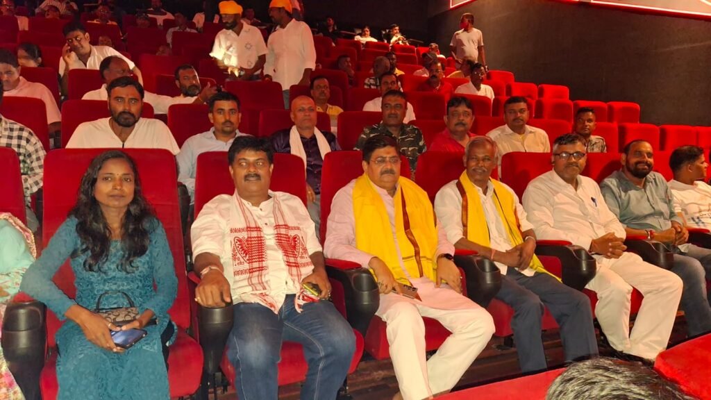 भाजपाइयों को दिखाई गई PM मोदी की डॉक्युमेंट्री फिल्म…