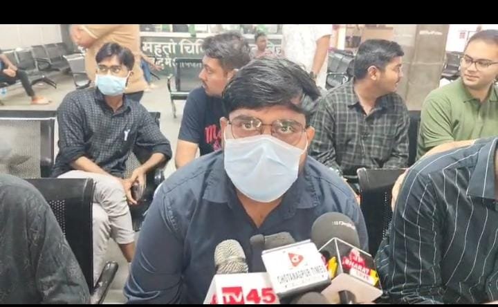 शहीद निर्मल महतो मेडिकल कॉलेज में महिला डॉक्टर से दुर्व्यवहार पर हंगामा, हड़ताल से मरीज परेशान…