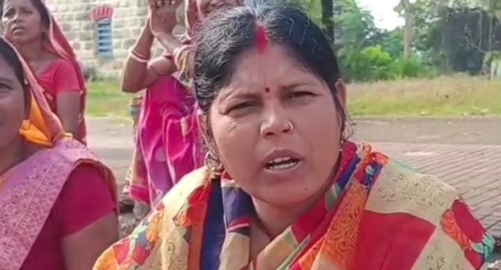 एसटी की दर्ज़ा की मांग को लेकर कुड़मी समाज का आंदोलन..रेलवे ट्रैक पर प्रदर्शन…