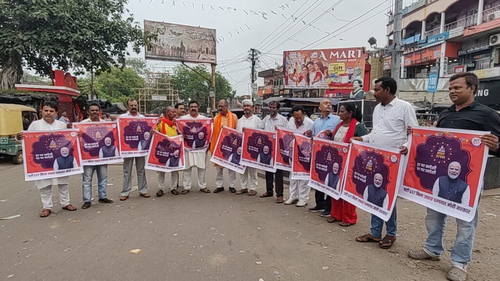 जीएसटी बचत उत्सव के तहत भाजपाइयों ने चिरकुंडा शहीद चौक पर मिठाईयां बांटकर किया खुशी का इजहार…