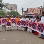 जीएसटी बचत उत्सव के तहत भाजपाइयों ने चिरकुंडा शहीद चौक पर मिठाईयां बांटकर किया खुशी का इजहार…