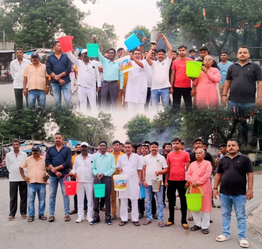 “सिंदरी में जल संकट पर जनता का फूटा गुस्सा… दो दिन से बाधित जलापूर्ति को लेकर सिन्दरी में निकली आक्रोश रैली”…