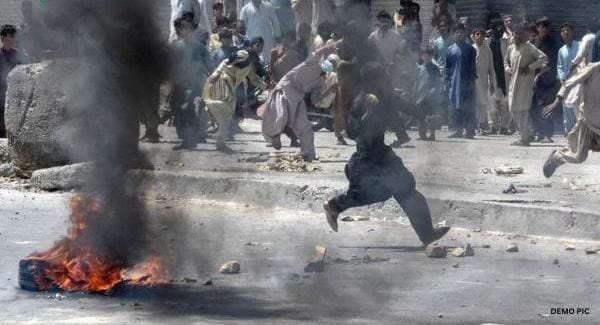 पाकिस्तानी वायु सेना ने अपने ही लोगों पर बरसाए बम, 30 नागरिकों की मौ’त…