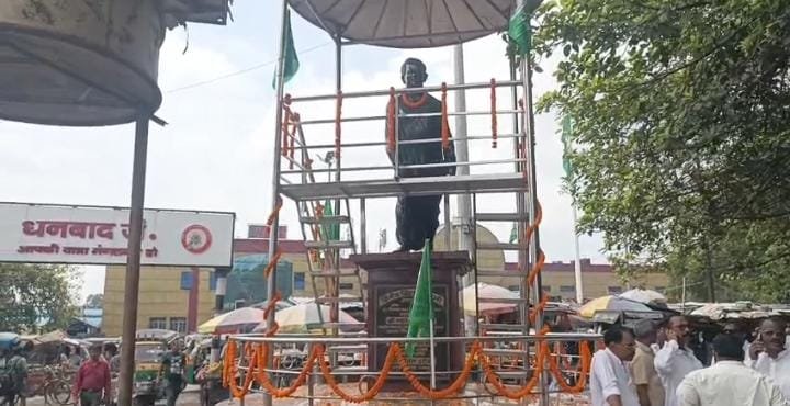 बिनोद बाबु की जयंती पर माल्यार्पण …