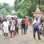 पैसा का विवाद को लेकर दो पक्ष आपस में भिड़े, खूब चले लाठी ठंडे कुछ पल के लिए मैथनमोड़ बना रणक्षेत्र…