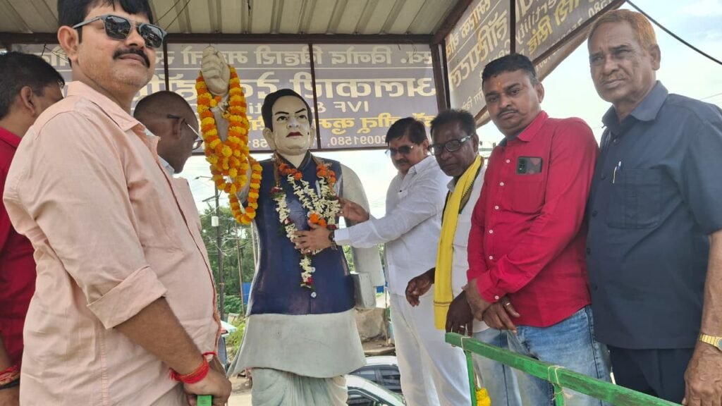 विधायक राज ने झारखंड आंदोलनकारी बिनोद बिहारी महतो को किया नमन..जन्मदिन पर दी गई श्रद्धांजलि…