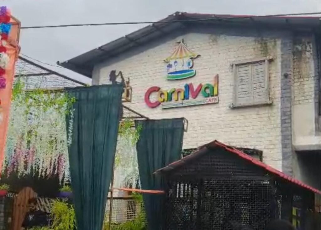 धनबाद में अवैध रूप से चल रहे कार्निवाल हुक्का बार रेस्टोरेंट सील, हुक्का बरामद,फूड सेफ्टी विभाग ने की कार्रवाई..बिना लाइसेंस चल रहा था बार…