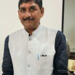 सिंदरी की जर्जर सड़कों की मरम्मत को लेकर भाजपा के मनोज मिश्रा ने की पहल..