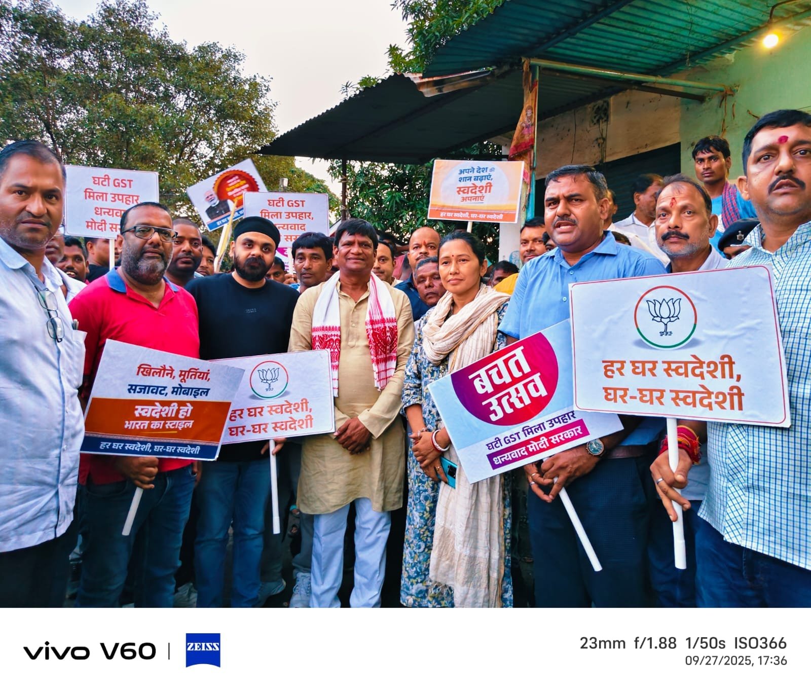 धनबाद सांसद ढुलू महतो ने बरवाअड्डा कृषि बाजार में व्यापारियों एवं ग्राहकों संग मनाया ‘बचत उत्सव’….