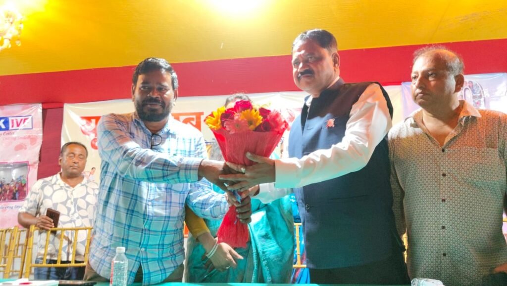 51वें दुर्गा पूजा उत्सव का भव्य शुभारंभ, नगर विकास मंत्री सुदिब्य सोनू ने किया विद्युत सज्जा का उद्घाटन…