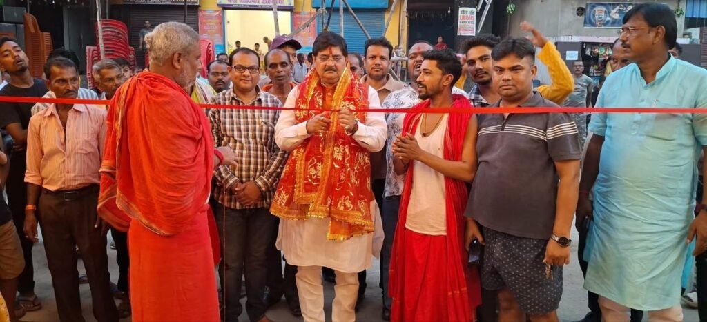 विधायक राज ने कई पूजा पंडालों का किया उद्घाटन…