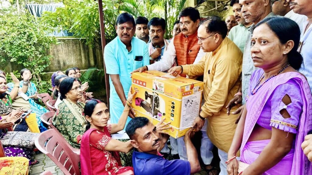 विधायक राज ने SHG की महिलाओं के बीच स्वरोजगार हेतु सिलाई मशीनों का किया वितरण…