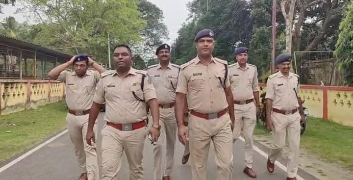 निरसा अनुमंडल क्षेत्र में दुर्गोत्सव के दौरान शांति और कानून व्यवस्था कायम रहे इसके लिए पुलिस ने निकाला फ्लैग मार्च…