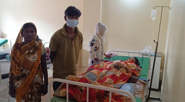 सड़क हादसे मे घायल शिवानी की मदद के लिए झरिया MLA आई आगे..