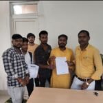 छात्र-छात्राओं को शून्य अंक मिलने की सूचना पर एनएसयूआई के प्रदेश सचिव मिलने पहुंचे महाविद्यालय प्राचार्य से..