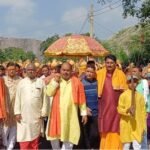 दुर्गा पूजा के अवसर पर गाजे -बाजे के साथ निकला भब्य कलश शोभा यात्रा ..