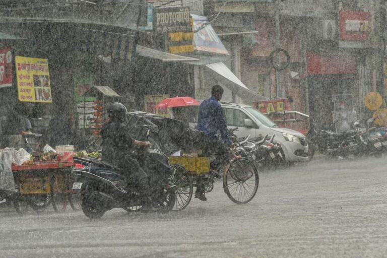 दो दिनों तक जमकर होगी बारिश, कई जिलों के लिए येलो अलर्ट जारी…